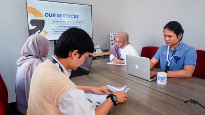 Tim GeekGarden Sedang Melakukan Rapat Berkaitan dengan SME